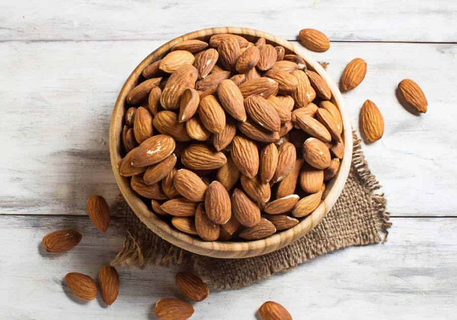 benefits-almonds-teenagers