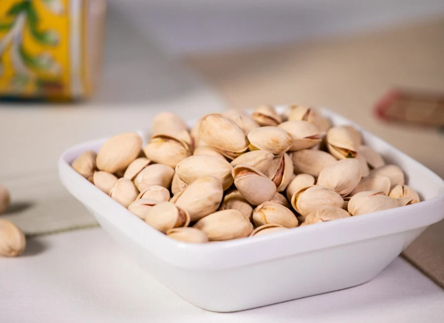 difference-salted-raw-pistachios