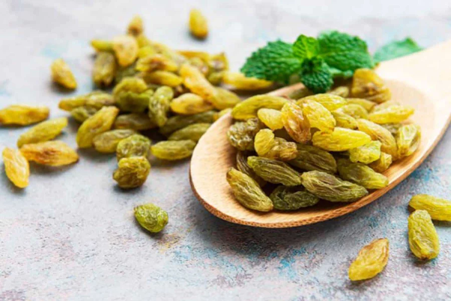 لهبود عملکرد دستگاه گوارش در طول شب با مصرف کشمش در شب