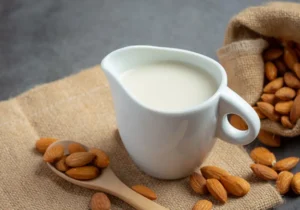 تهیه شیر بادام در خانه