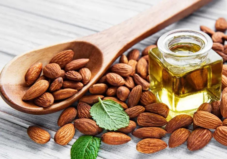 روش مصرف روغن بادام تلخ برای لک صورت