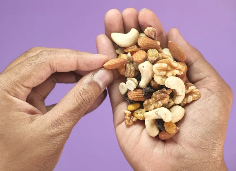 harmful-eat-nuts-empty-stomach