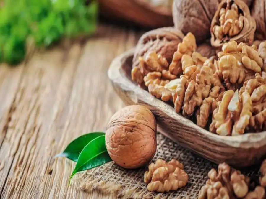 درمان کم‌ کاری تیروئید با گردو