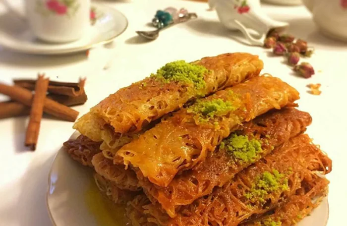طرز تهیه رشته خشکار بازاری؛ راز رشته‌های نازک و توری مثل قنادی