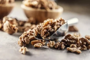 فواید گردو در شب