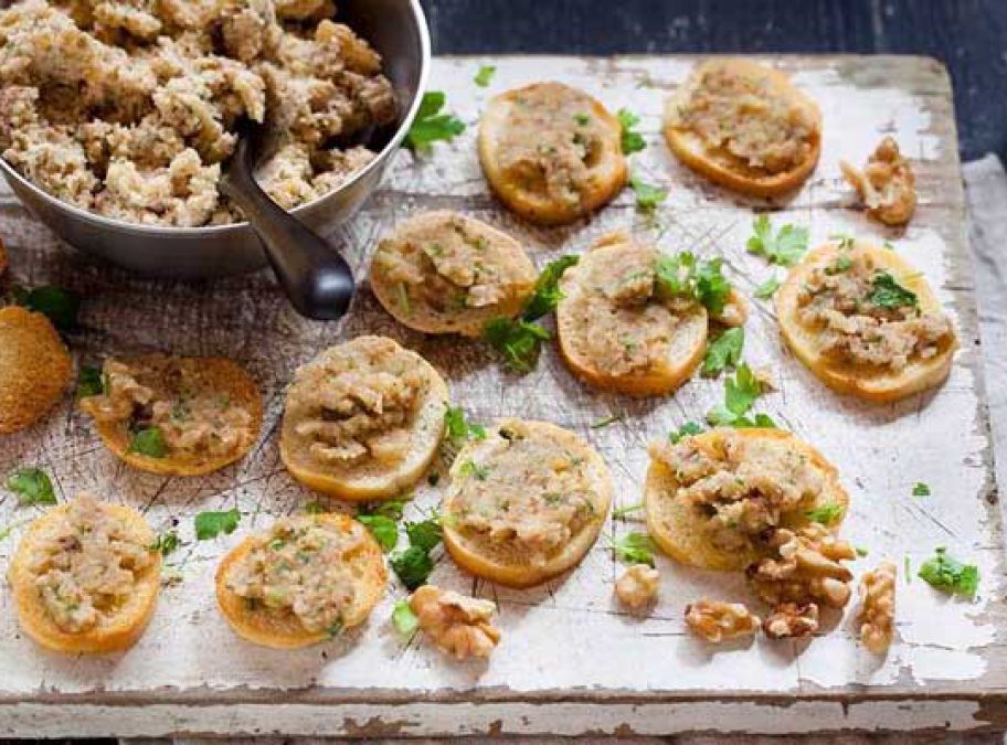 طرز تهیه لقمه سیر و گردو لذیذ