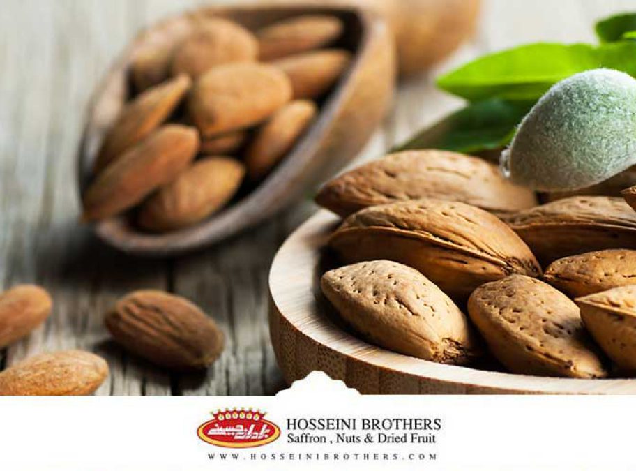 بادام درختی در کنار مغز بادام