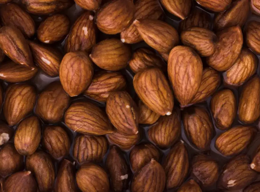 تاثیرات بادام درختی بر سلامت پوست و مو