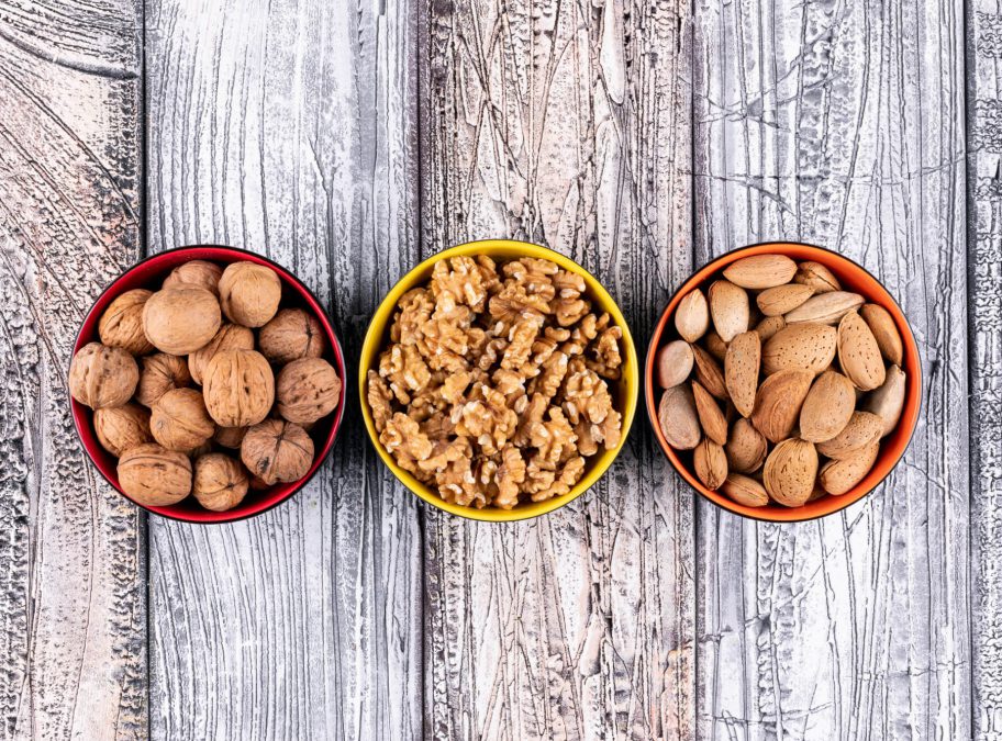 گردو در برابر بادام کدامیک برای سلامتی شما بهتر است؟